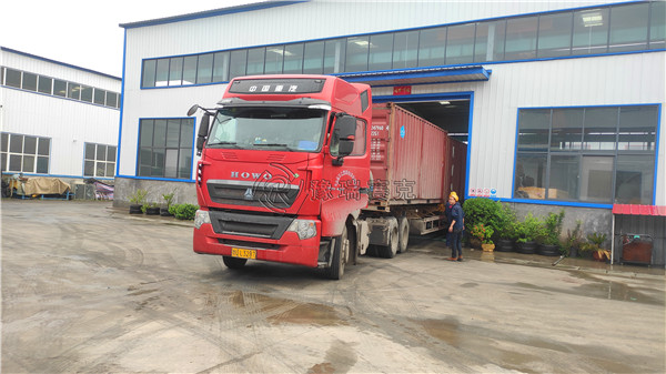 廢舊輪胎磨膠粉設(shè)備發(fā)貨